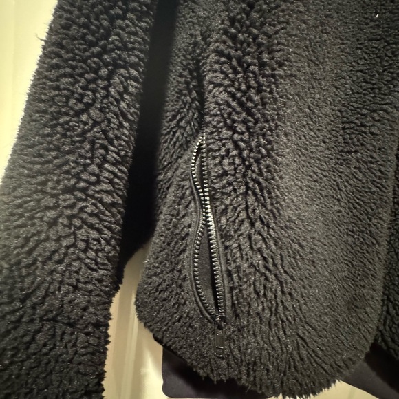 Women's Alo Black Fleece Foxy Jacket - Picture 5 of 10